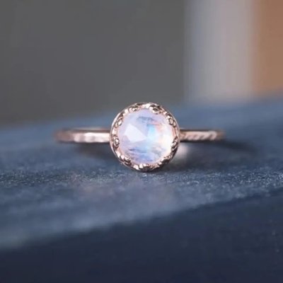 pc145065584-rose_gold_plated_925_sterling_silver_rainbow_faceted_moonstone_jewelry_pear_cut_halo_moonstone_cz_engagement_ring Prata esterlina banhada a ouro rosa 925 Pedra da lua facetada arco-íris Jóias Pedra da lua com auréola de corte de pera e anel de noivado CZ