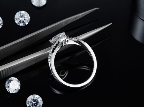 Simple Arrival S925 Bright Setting Women Infinity Round Cut Moissanite Ribbon Twist Wedding Engagement Ring