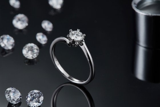 Lady 9k Runde 7.5mm Moissanite Offene Mode Grandeur Schmuck Silber Ring