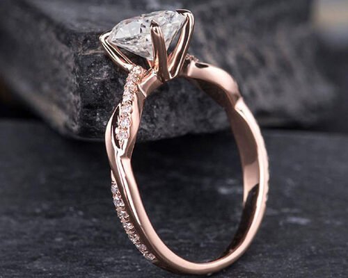 Anel de noivado oval de Mossianite 2,5ct em ouro rosa 18K