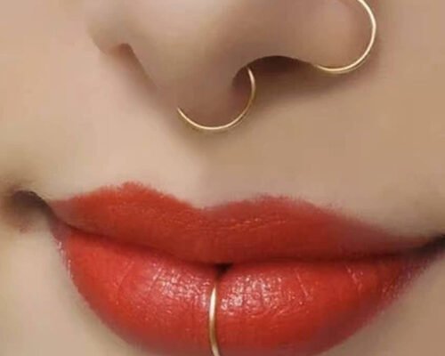 1.5mm 0.07ct 4 部分の本物のダイヤモンドが付いている花の形の 18K 金のダイヤモンドの鼻のスタッド