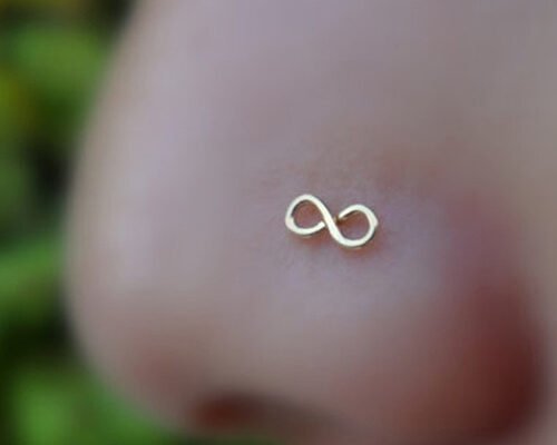 Dainty 18K Gold Nose Piercing L Shaped 0.6mm Thickness Hypoallergenic