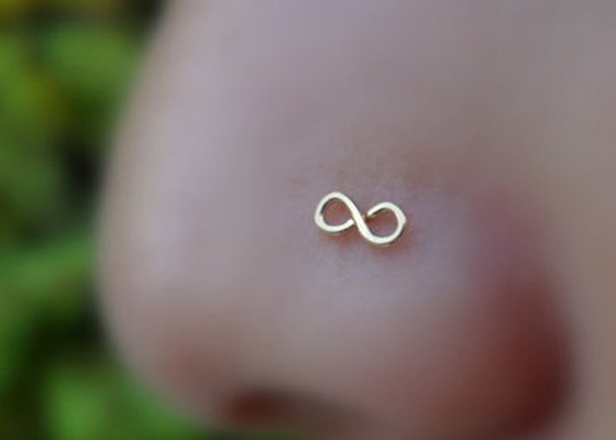 Dainty 18K Gold Nose Piercing L Shaped 0.6mm Thickness Hypoallergenic