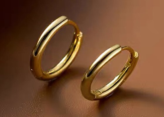 女性のためのセクシーならせん14KゴールドフープピアスODM 1.2ミリメートル×10ミリメートル寸法