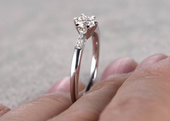 5mm Moissanite Real Diamond Jewellery ring White Gold Material ODM for Daily Wear