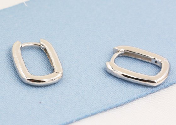 Oval Hoop 9K Gold Earrings 2mm Thickness With 6x10mm Inner Diameter