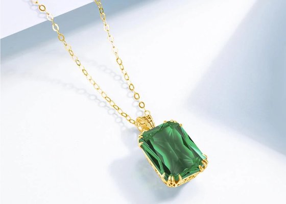 Vintage 14K Gold Necklaces 2.67ct 8×10mm With Natural Emerald Pendant