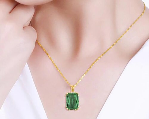 Vintage 14K Gold Necklaces 2.67ct 8×10mm With Natural Emerald Pendant