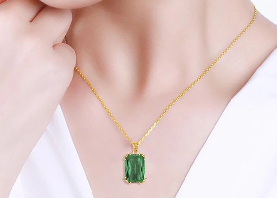Vintage 14K Gold Necklaces 2.67ct 8×10mm With Natural Emerald Pendant