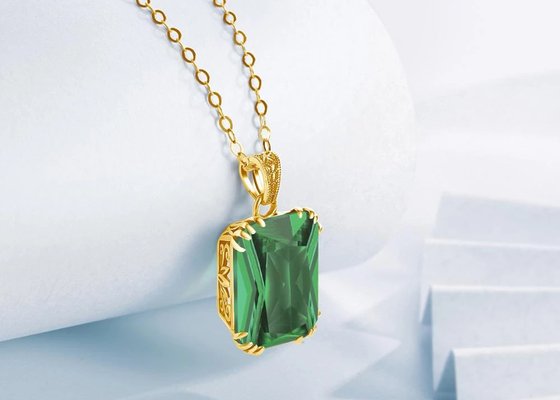 Vintage 14K Gold Necklaces 2.67ct 8×10mm With Natural Emerald Pendant